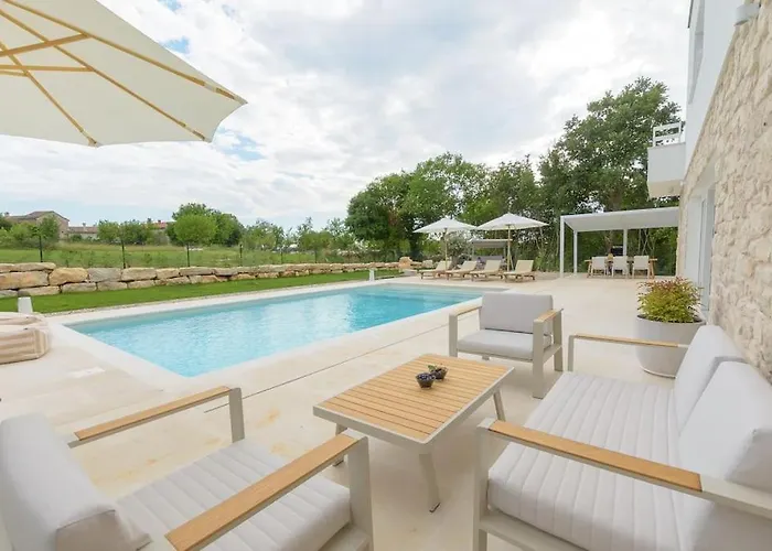 Villa Lu By Istrialux Prkacini